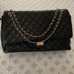 Elegant Black Quilted Shoulder Bag